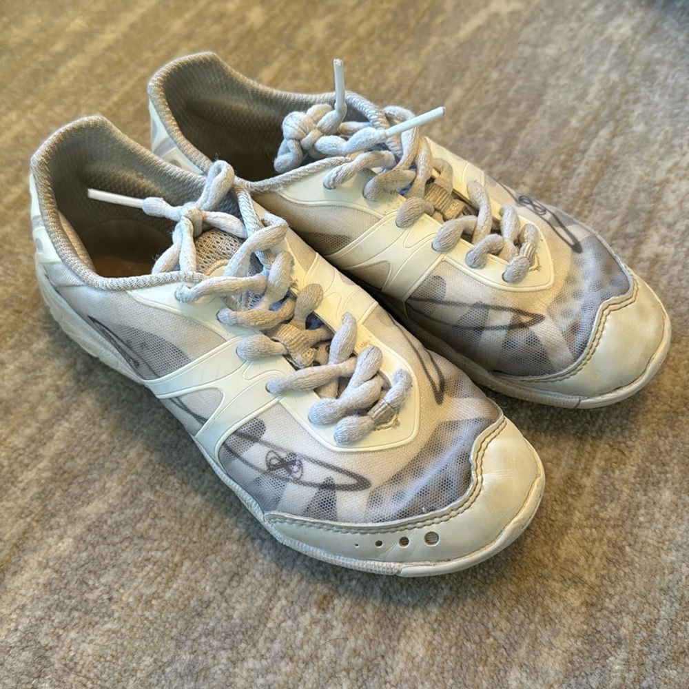 Kids Varsity Nfinity Vengeance Cheer Shoes Y3